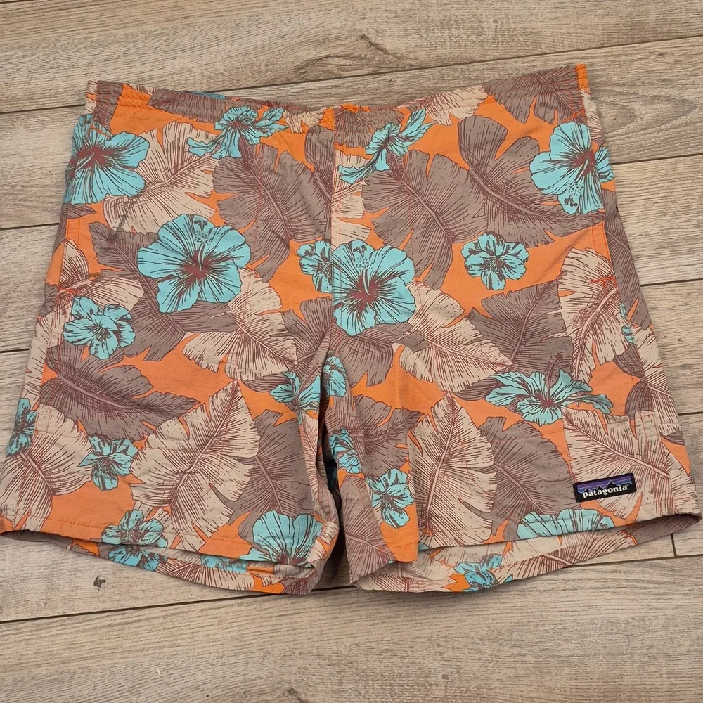 PATAGONIA Peach Pink Grey Floral Mens Large Swim Trunks Baggies Shorts RARE‎